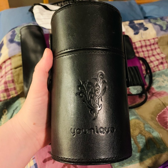 Brush holder - Picture 1 of 1